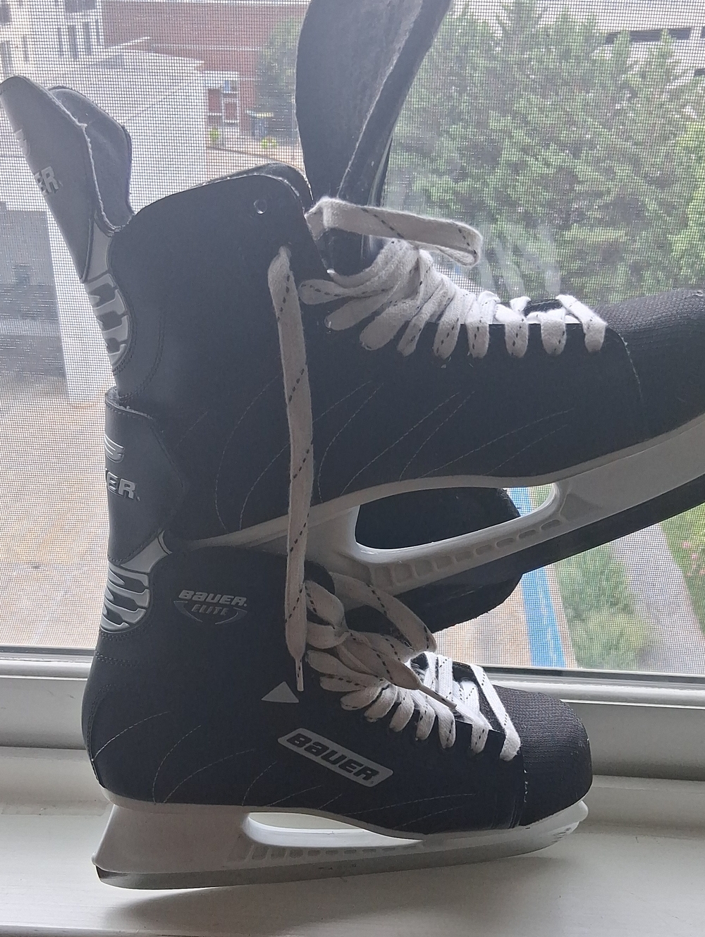 Bauer Elite Black and White Men's Ice Hockey Skates- Size 10R